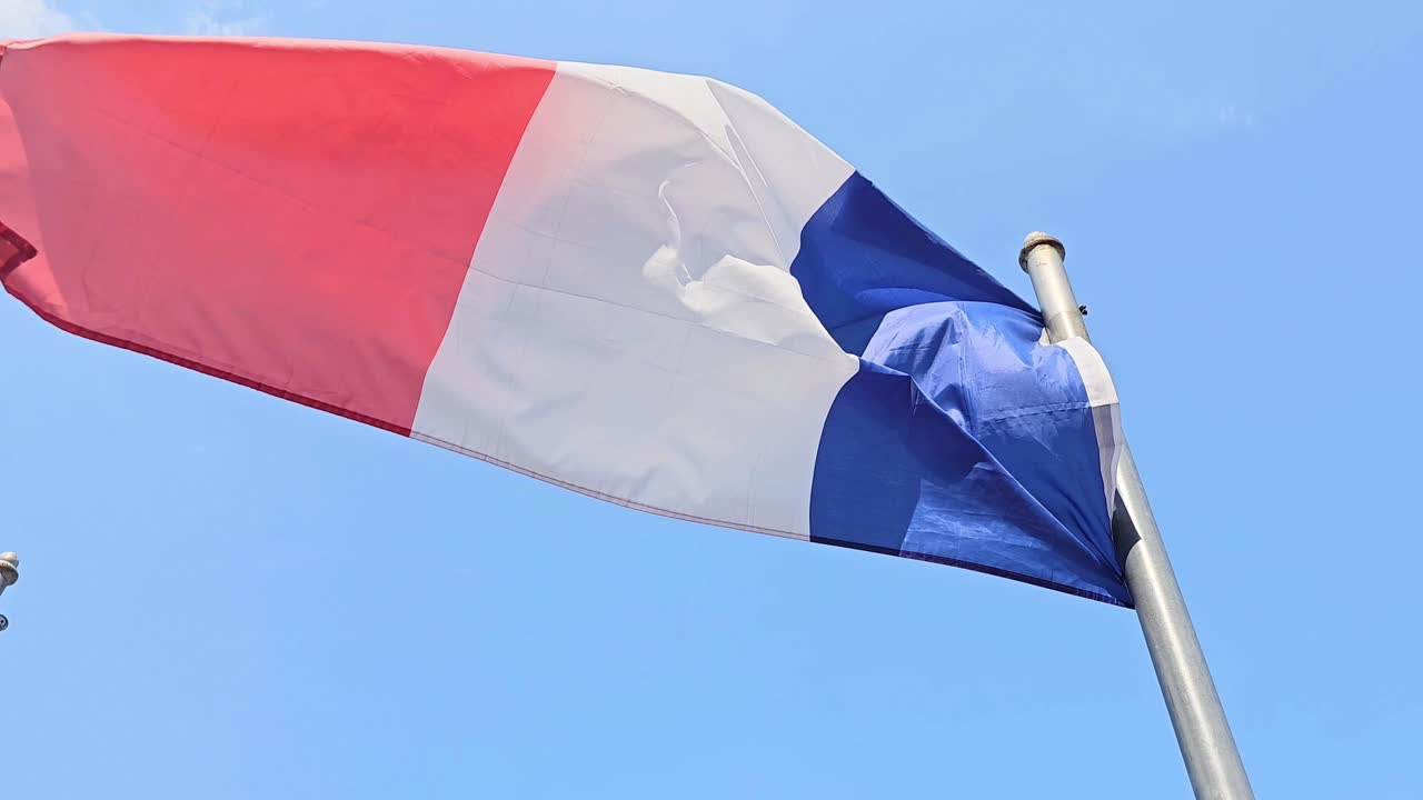 Frankrigs trefarvede stolthed, patriotisk flaghejsning
