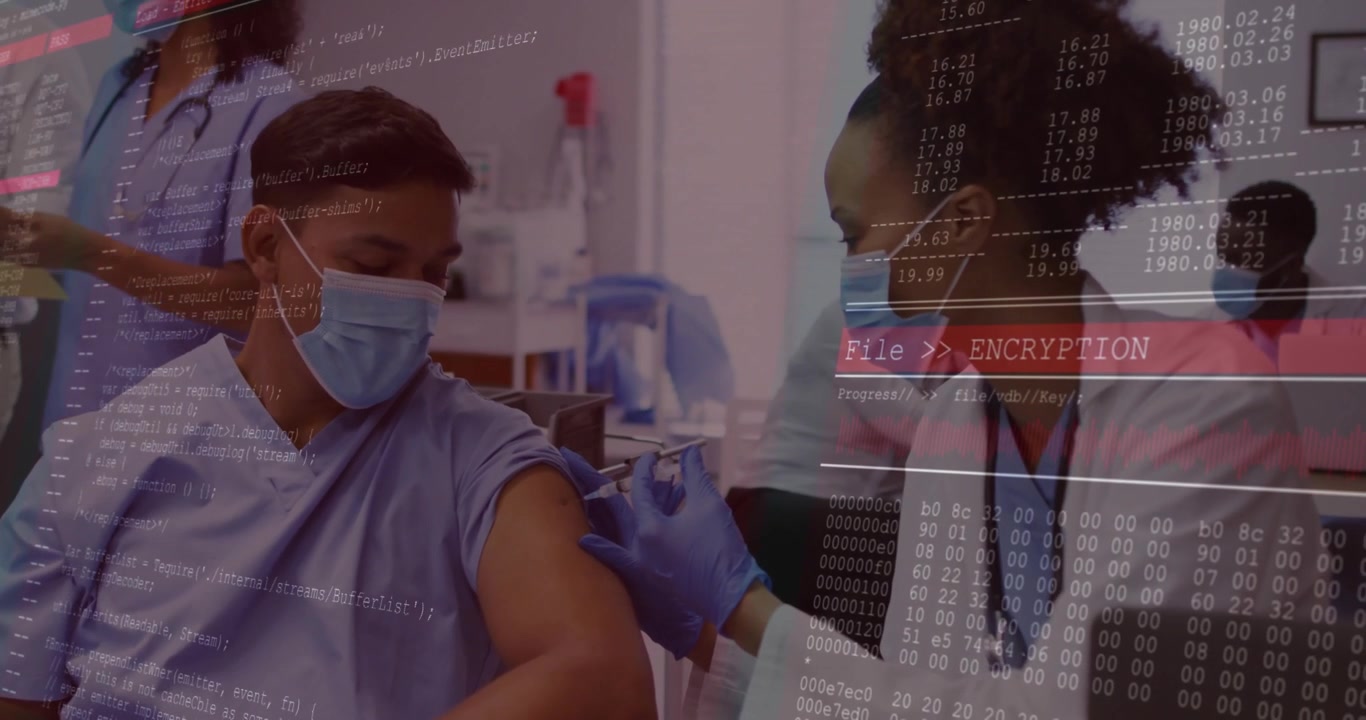 Enfermera inyectando una vacuna, lo que activa una superposición animada de código de cifrado en una clínica de salud para proteger los datos.
