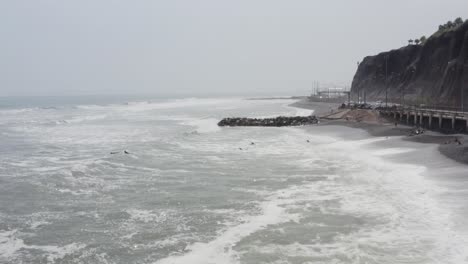 miraflores costa verde acantilado y playa moviendo backx - drone uhd