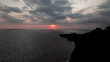 Dramatischer,-Stimmungsvoller-Sonnenuntergang