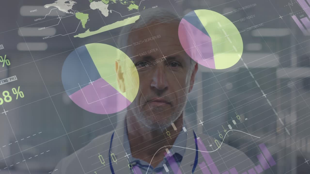 procesamiento de datos estadísticos sobre el retrato de un médico caucásico mayor sonriendo en el hospital