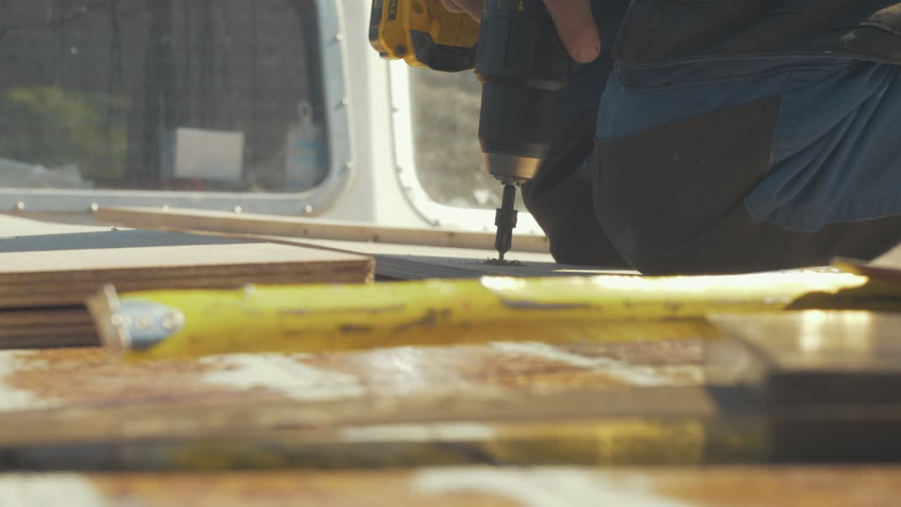 Drilling countersink for wood screw in boat roof