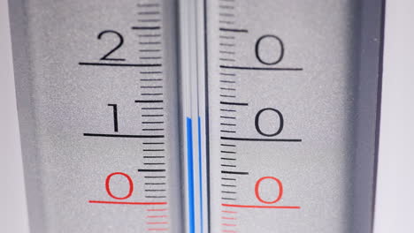 the thermometer scale where readings change