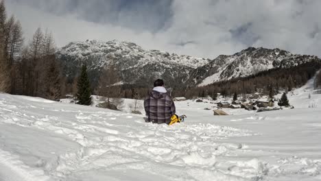 Este-Hombre-Contemplar-En-Chiesa-En-Valmalenco-La-Belleza