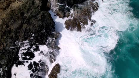 overhead-aerial-of-waves-hitting-coral-in-Aruba