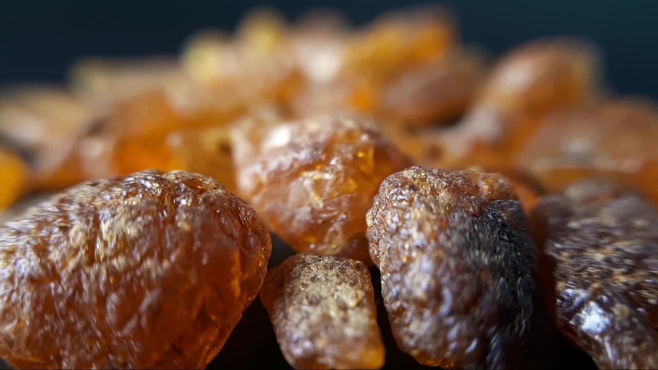 piedras de ámbar natural en negro-2