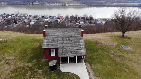 John-Rankin-House-In-Ripley-Ohio,-Mit-Blick-Auf-Den-Ohio-River