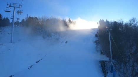 Einen-Skilift-Hinauffahren