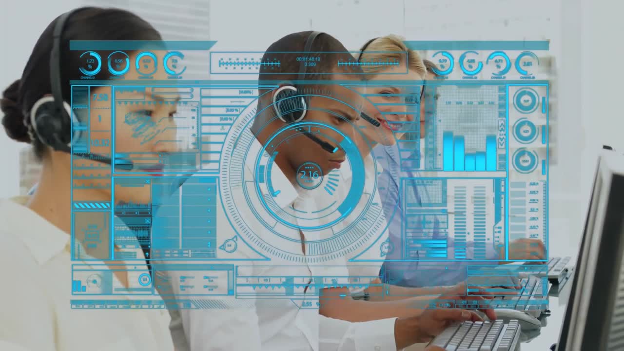 animación del procesamiento de datos en un equipo de diversos ejecutivos de atención al cliente que trabajan en la oficina.