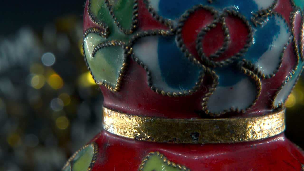 중국 신년 기호 장식, 동양 장식, 전통적인 은 는 등불 공, 다채롭고 반이는 필드 깊이, 부드러운 매크로 클로즈업, 시네마틱 트 다운, 4k 비디오