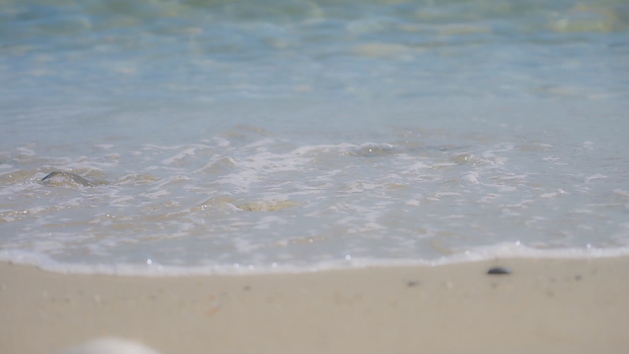 초당 120프레임으로 해변에서 편안한 파도