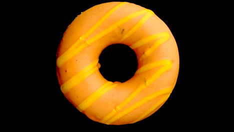 el donut glazado de primer plano.