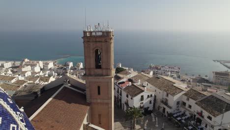 Blue-domed-hilltop-church-on-Spain's-Costa-Blanca,-Altea