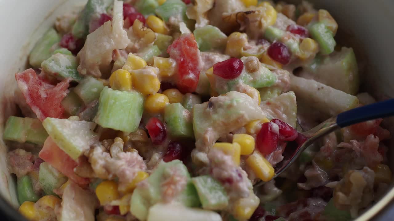 Tuna Salad with Fruit and Vegetables
