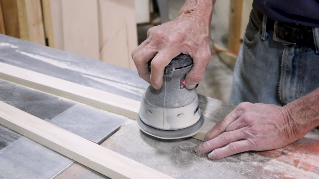 Man Sands Piece for Cabinet
