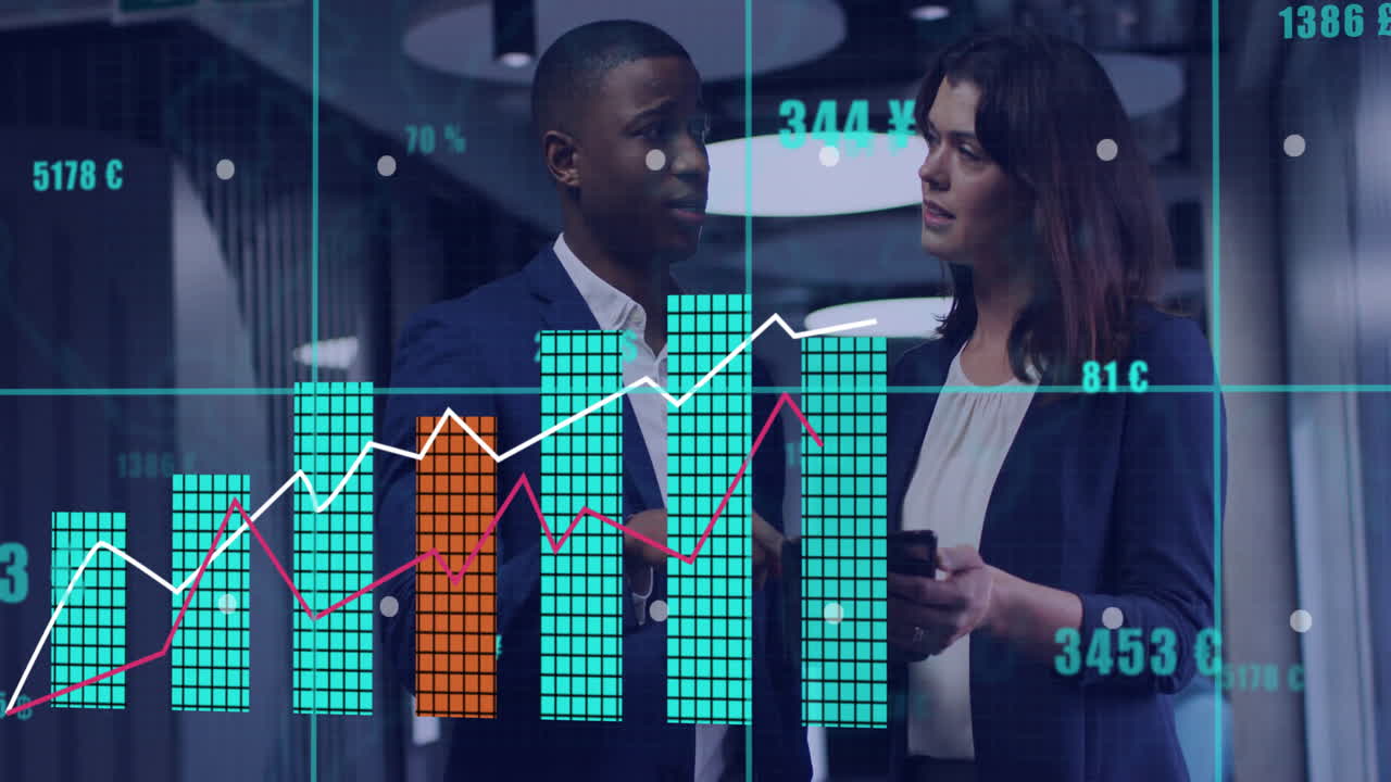 Professionisti aziendali in un ufficio moderno che discutono dati finanziari con sovrapposizione di grafici.
