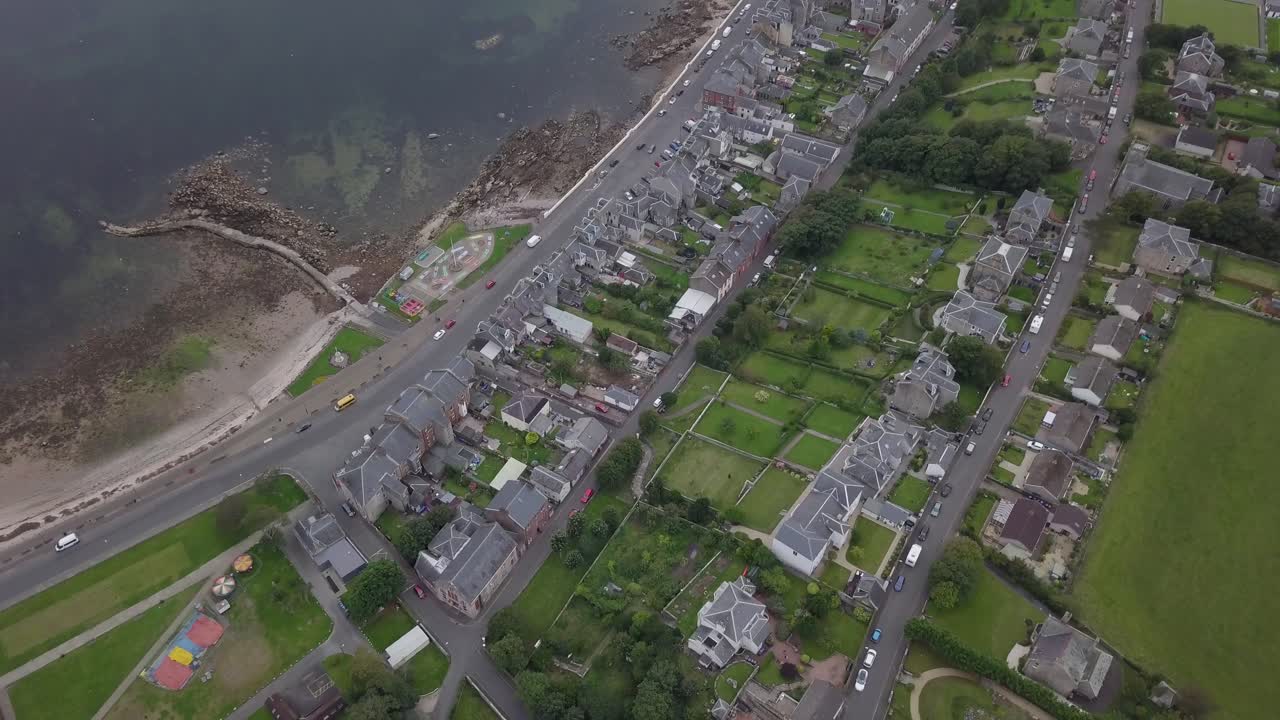 video aéreo de la costa de millport en gran cumbrae