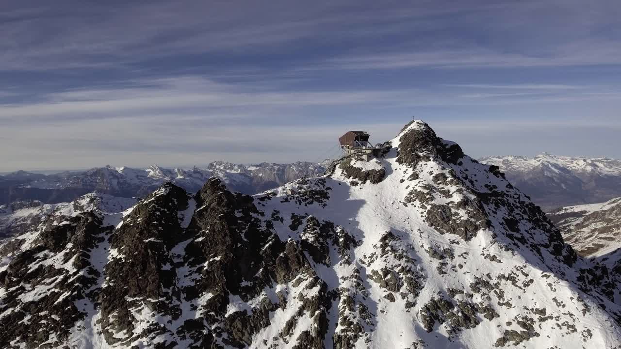 una vista aérea del paisaje montañoso en verbier, suiza