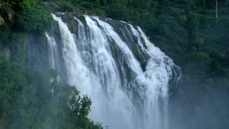 water falls in river kaveri shivanasamudra falls is a cluster of waterfalls on the borders of malavalli, mandya and kollegala, chamarajanagara, in karnataka, india,