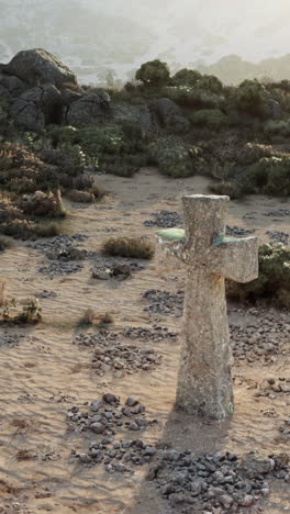 cruz de piedra en el desierto