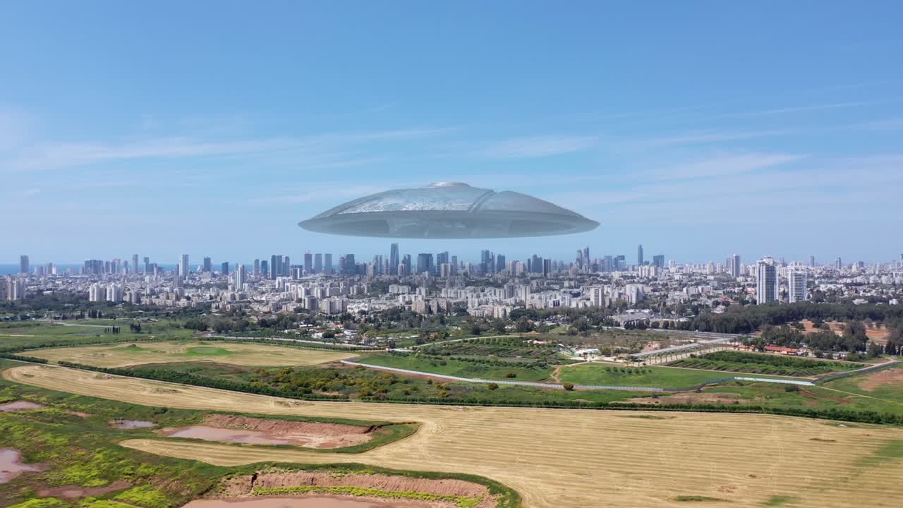 거대한 도시 위를 날아다니는 거대한 ufo 비행 접시