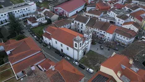 vista panorámica aérea de la iglesia de la matriz de são martinho, fundão, portugal