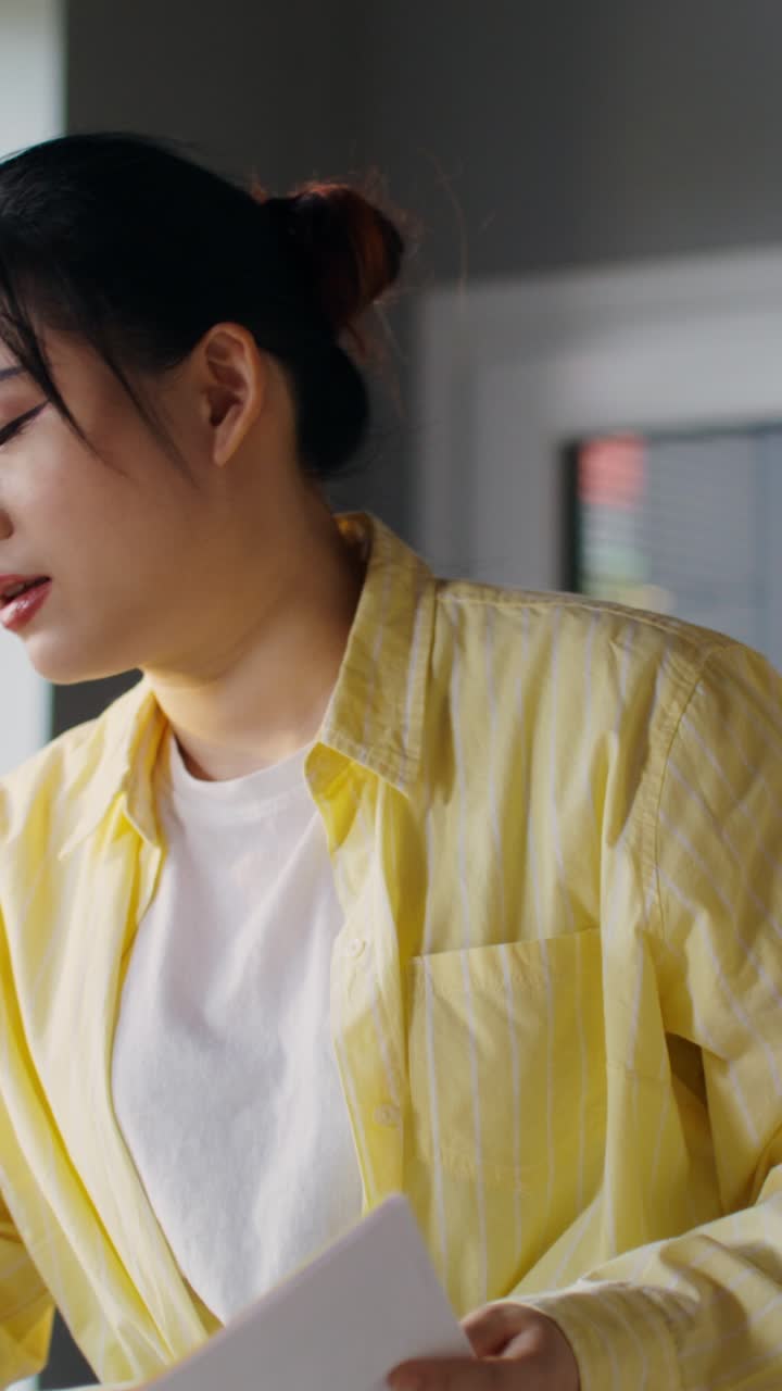 여자 독서 문서