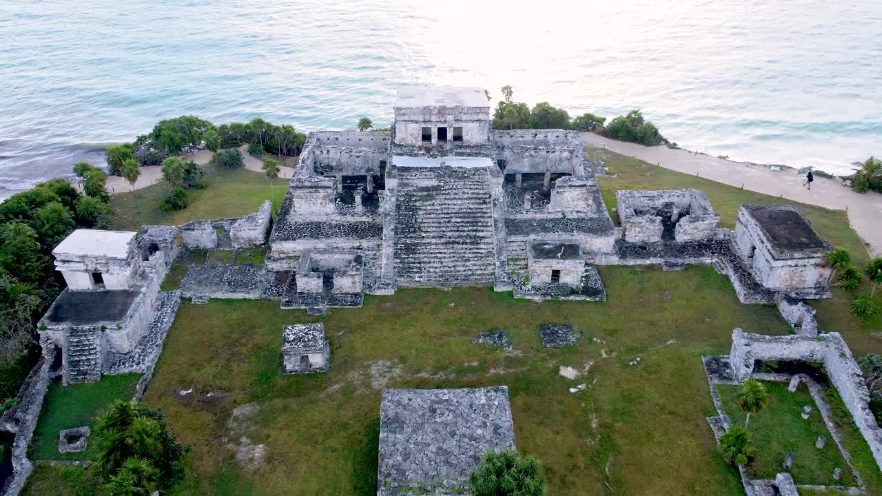 mar caribe, playa mexicana, tulum, zona arqueologica