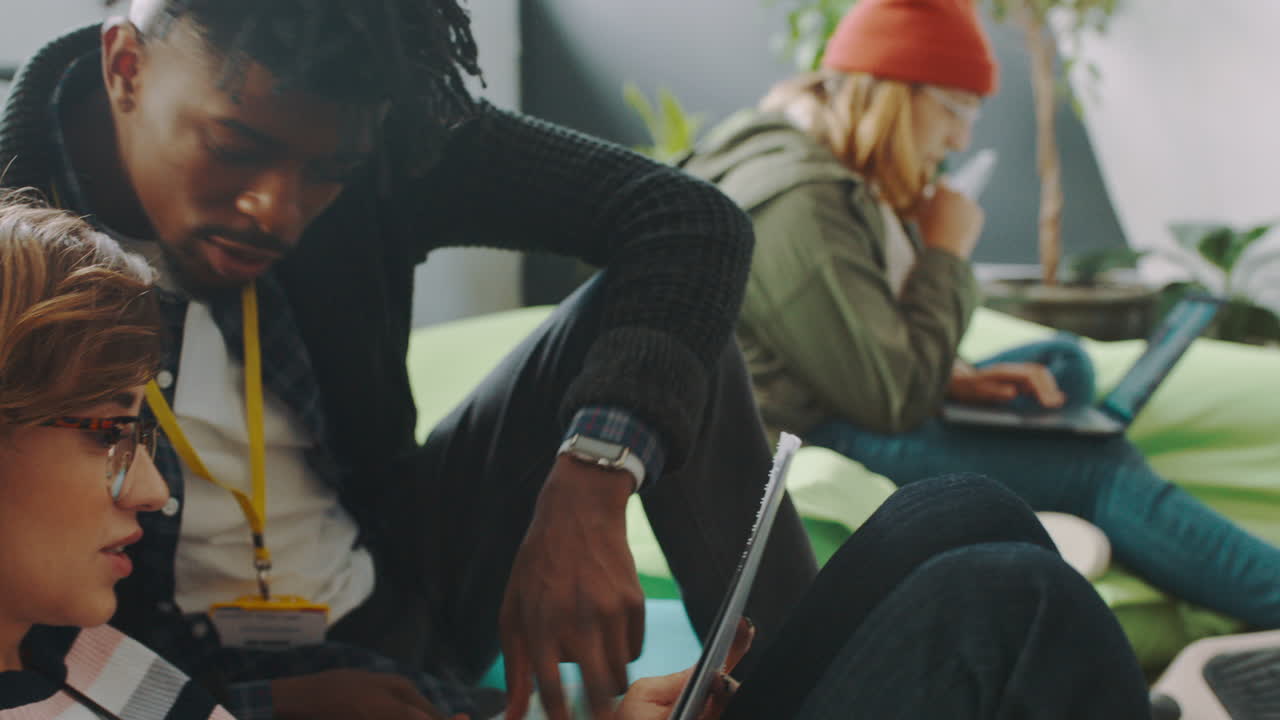 팀워크, 회의 및 창의적인 비즈니스 사람들