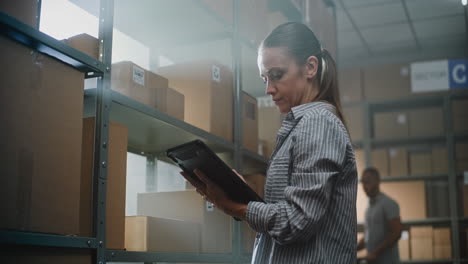 warehouse worker scanning inventory