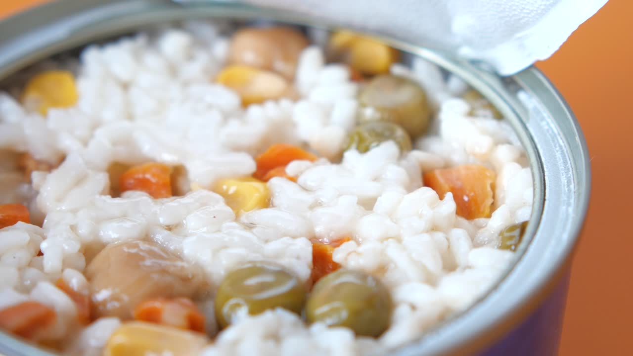 arroz enlatado con verduras mezcladas