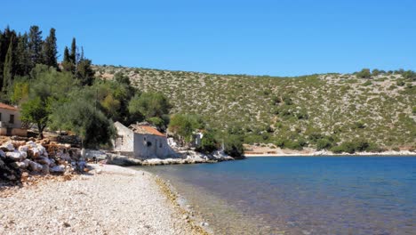 位於希臘凱法洛尼亞群島 (kefalonia) 的亞吉亞索菲亞 (agia sofia) 海岸的平靜風景