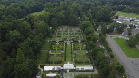 Los-Jardines-Simétricos-De-Reynolda-Sobrevuelan-En-Verano