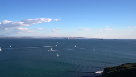 Vista-Costera-Del-Océano-De-La-Hermosa-Y-Soleada-San-Diego,-California-Y-Tijuana,-México-Con-Cielos-Azules-Claros