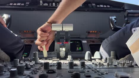 Copilot-operates-flight-spoilers-to-decelerate-a-jet-in-a-real-flight