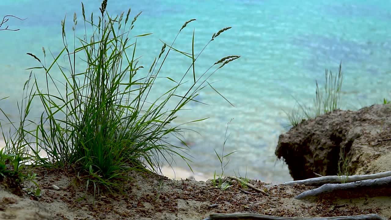 замедленная съемка вида на море со скалы