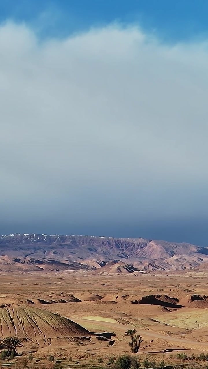 Vista aerea del paesaggio del Marocco con montagne e deserto