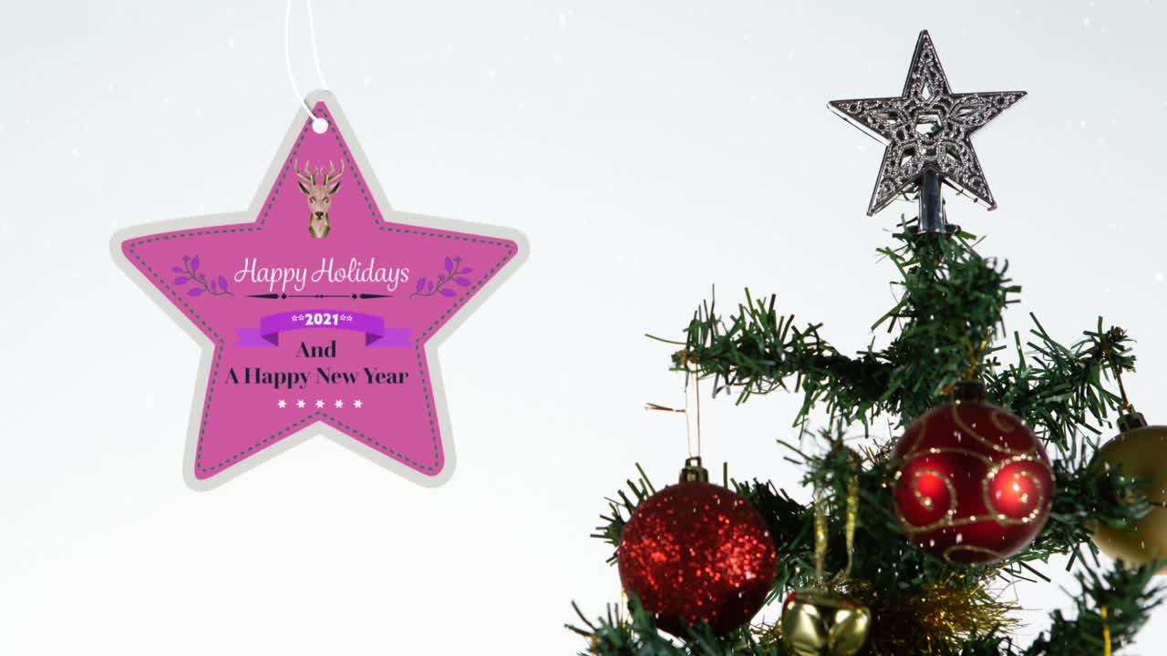 felices fiestas y un feliz año nuevo 2021 escrito en una etiqueta