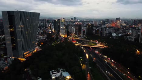 Luces-De-La-Ciudad-Vistas-Desde-Un-Dron