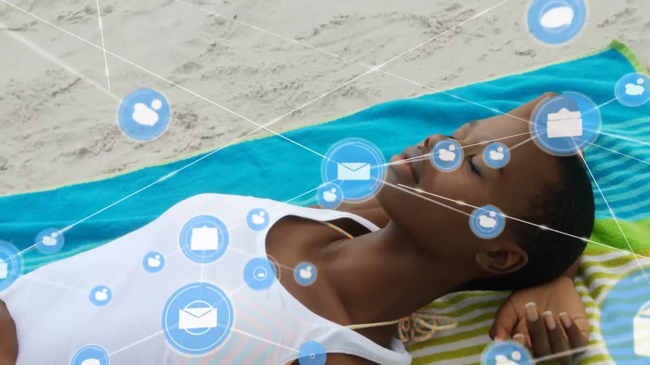 red de iconos digitales contra mujer afroamericana durmiendo en la playa