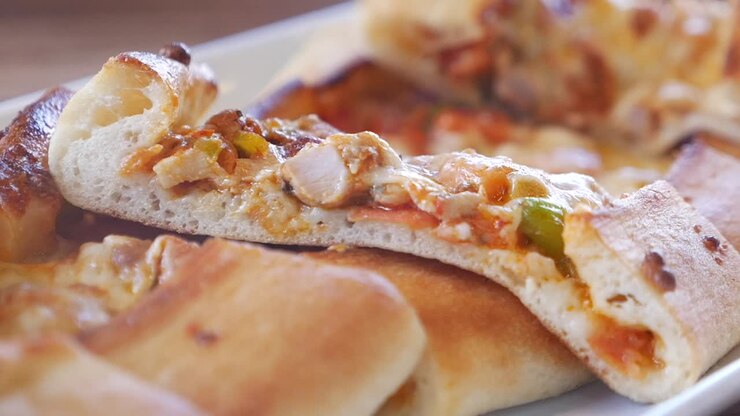 Fette di pide turco (pizza turca).