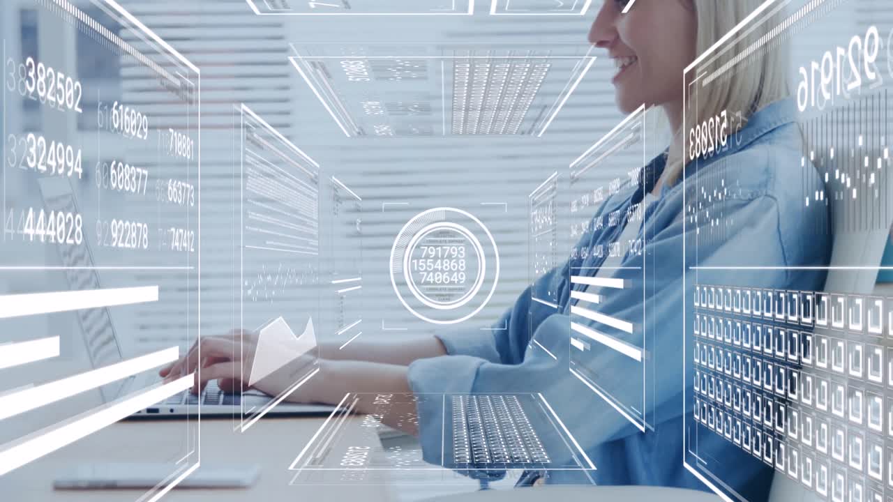 animación del procesamiento de datos financieros sobre una mujer de negocios caucásica que usa una computadora portátil en la oficina