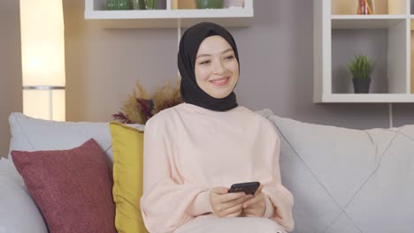 Muslim-young-woman-looking-at-the-phone.