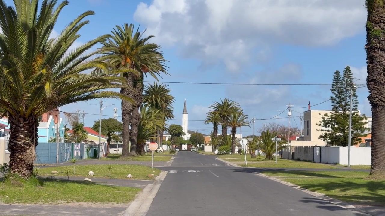 Strada suburbana ad Athlone, vicino a Città del Capo, Sudafrica