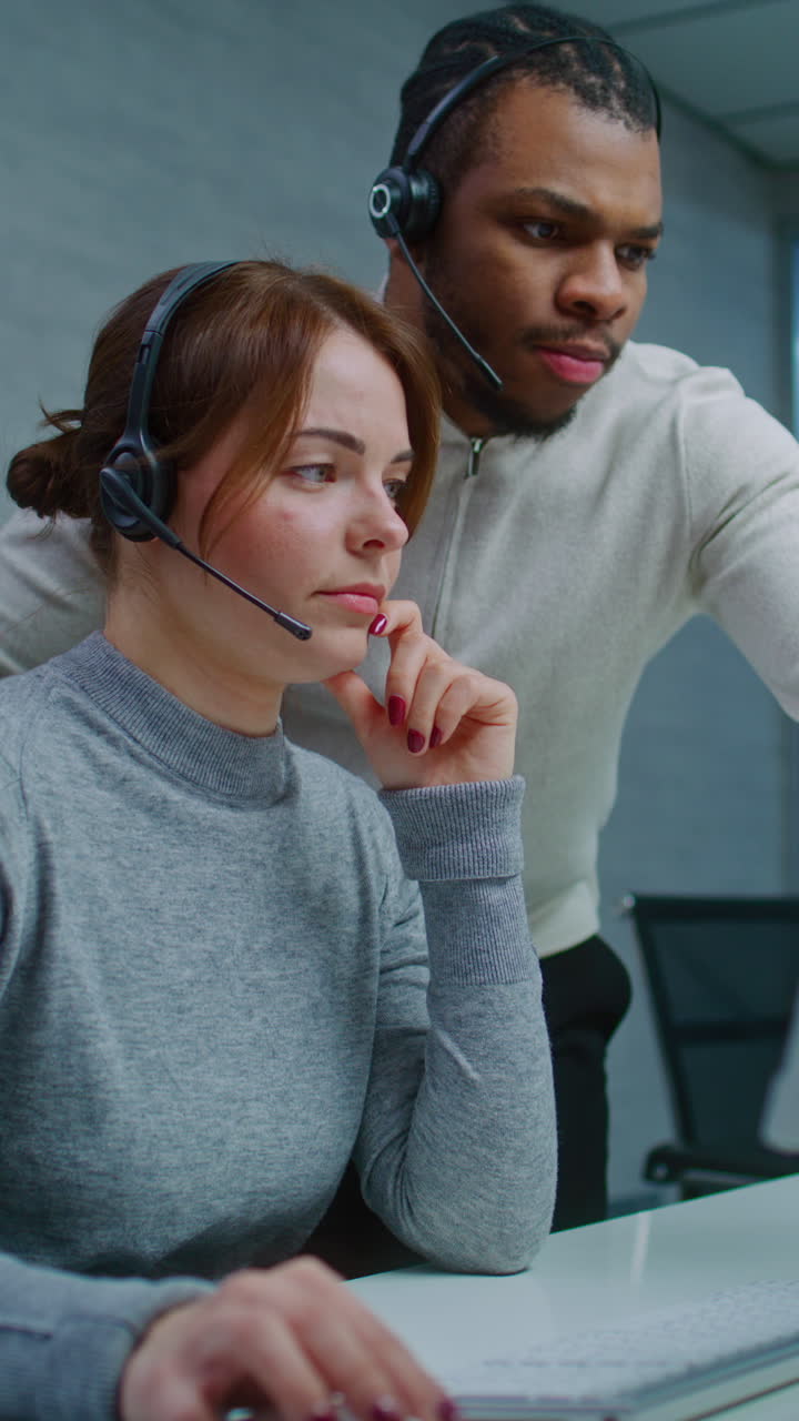 equipo de servicio al cliente colaborando