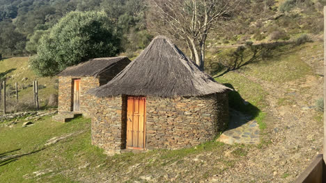 Beautiful-shot-of-a-very-picturesque-and-beautiful-small-artisan-house-or-hut-located-in-the-mountains-near-the-lake-of-Ribera-del-Duero-in-Spain