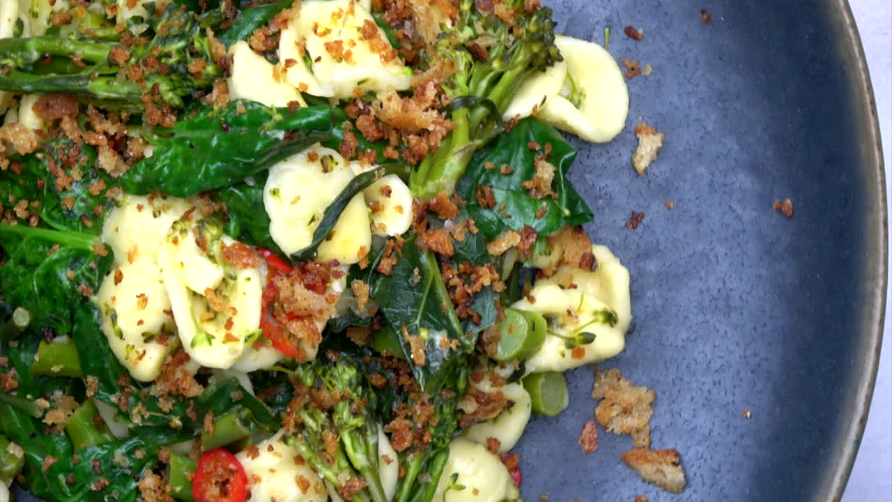 이탈리아 파스타와 스핀치 접시