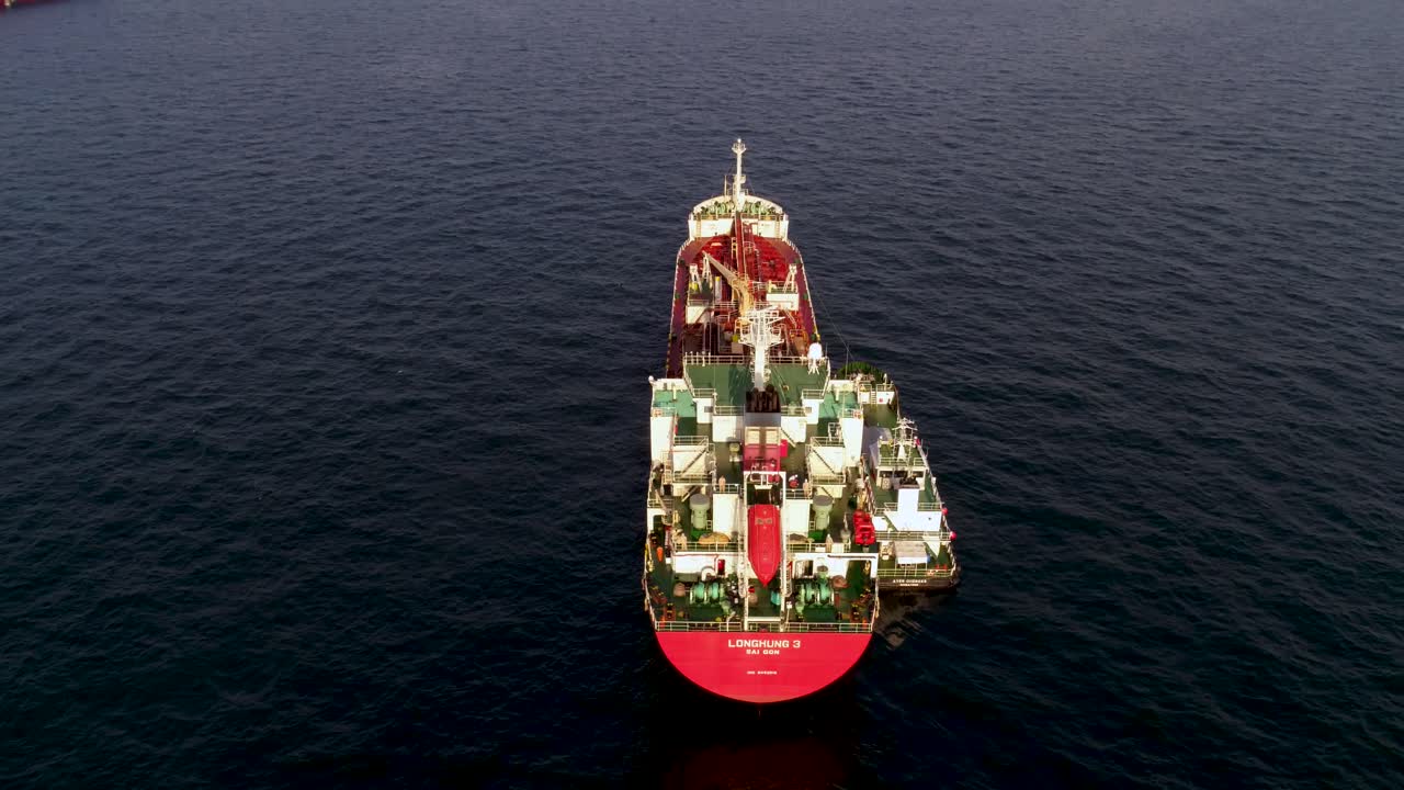 buques cisterna de petróleo en el mar