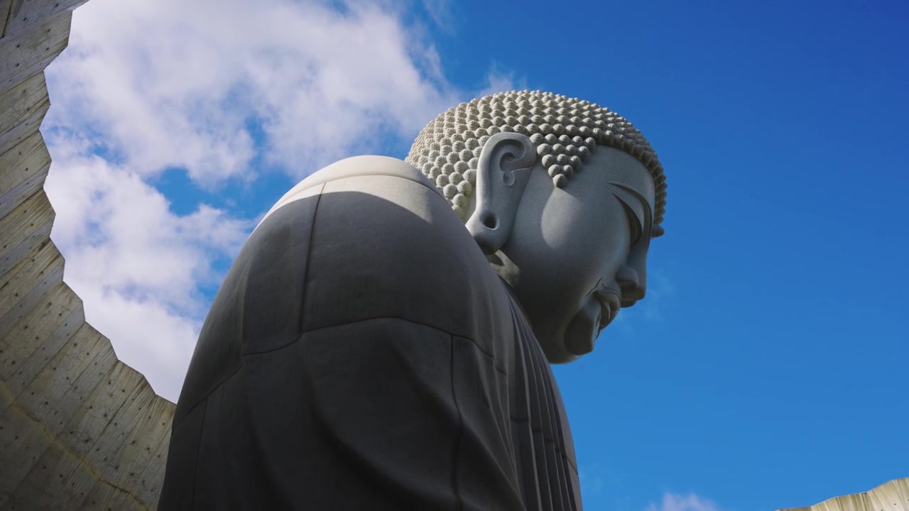 Testa del Buddha, Cimitero di Makomanai a Hokkaido, Giappone