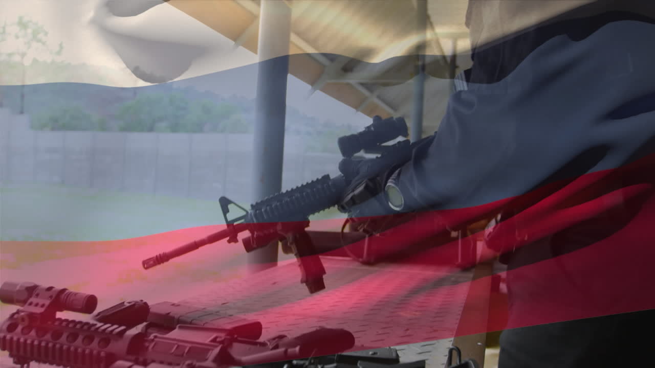 무기를 들고 있는 군인 위에 있는 러시아 발의 애니메이션